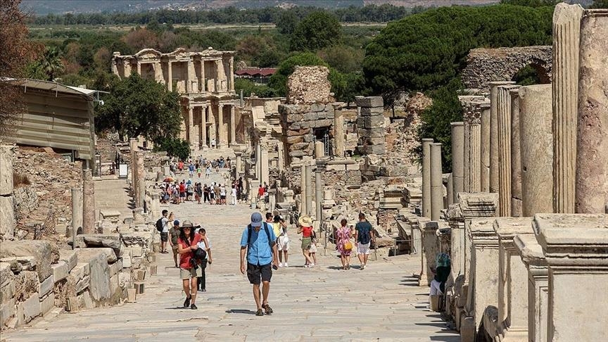 Античный город Эфес с начала года посетили более 340 тыс. туристов